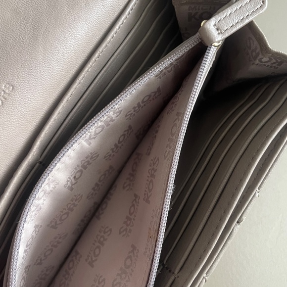 COPY - Michael Kors Astrid Quilted Tan Leather Wallet - Picture 4 of 10